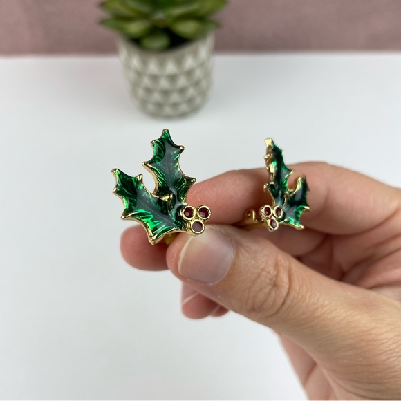 Vintage Green Red Holly Berry Holiday Christmas Clip On Earrings Jewelry - Picture 2 of 6